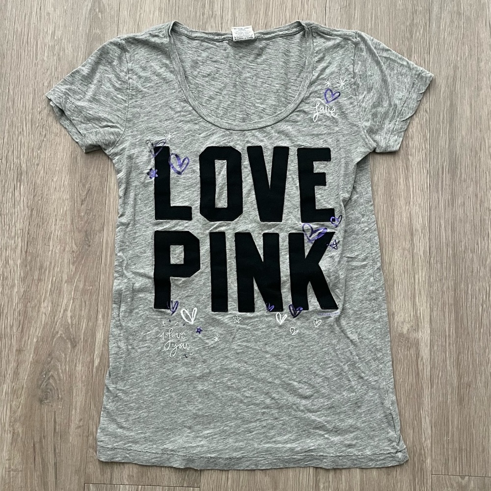 Victoria’s Secret PINK Vintage Gray Love Pink Doodle V-Neck Shirt Top XS
